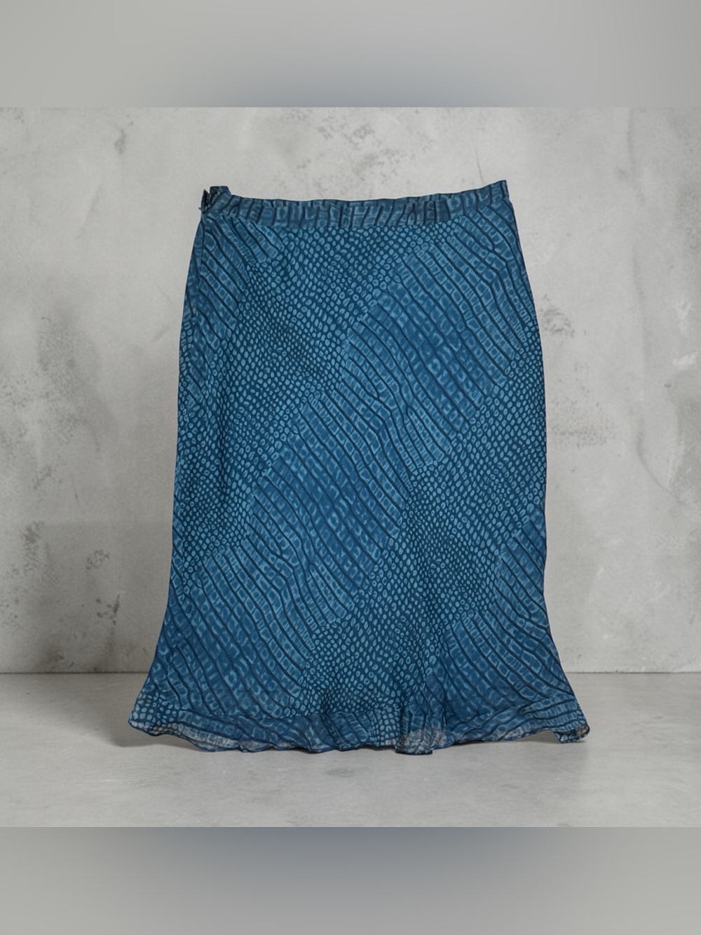Vintage Essential Dress Co. Blue Crocodile Print 100% Silk Midi Skirt 28” Waist